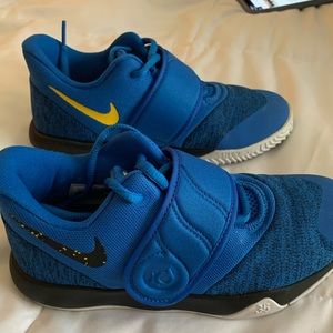 Boys Nike tennis shoes